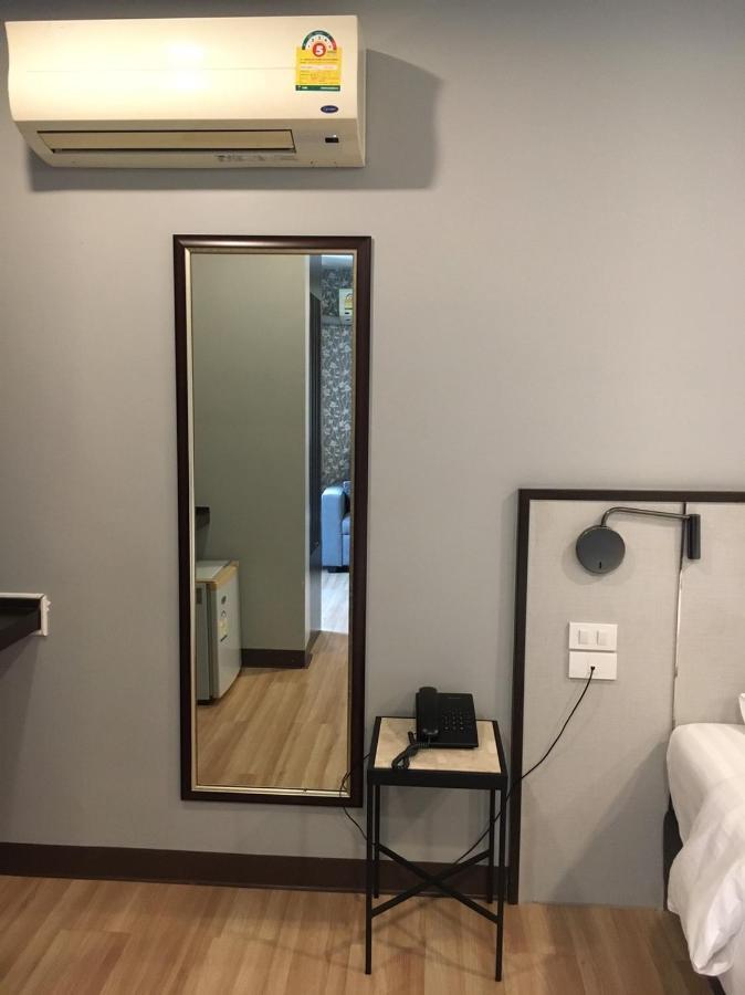 Ywca Hotel Bangkok Esterno foto