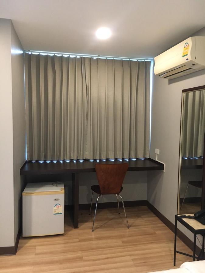 Ywca Hotel Bangkok Esterno foto