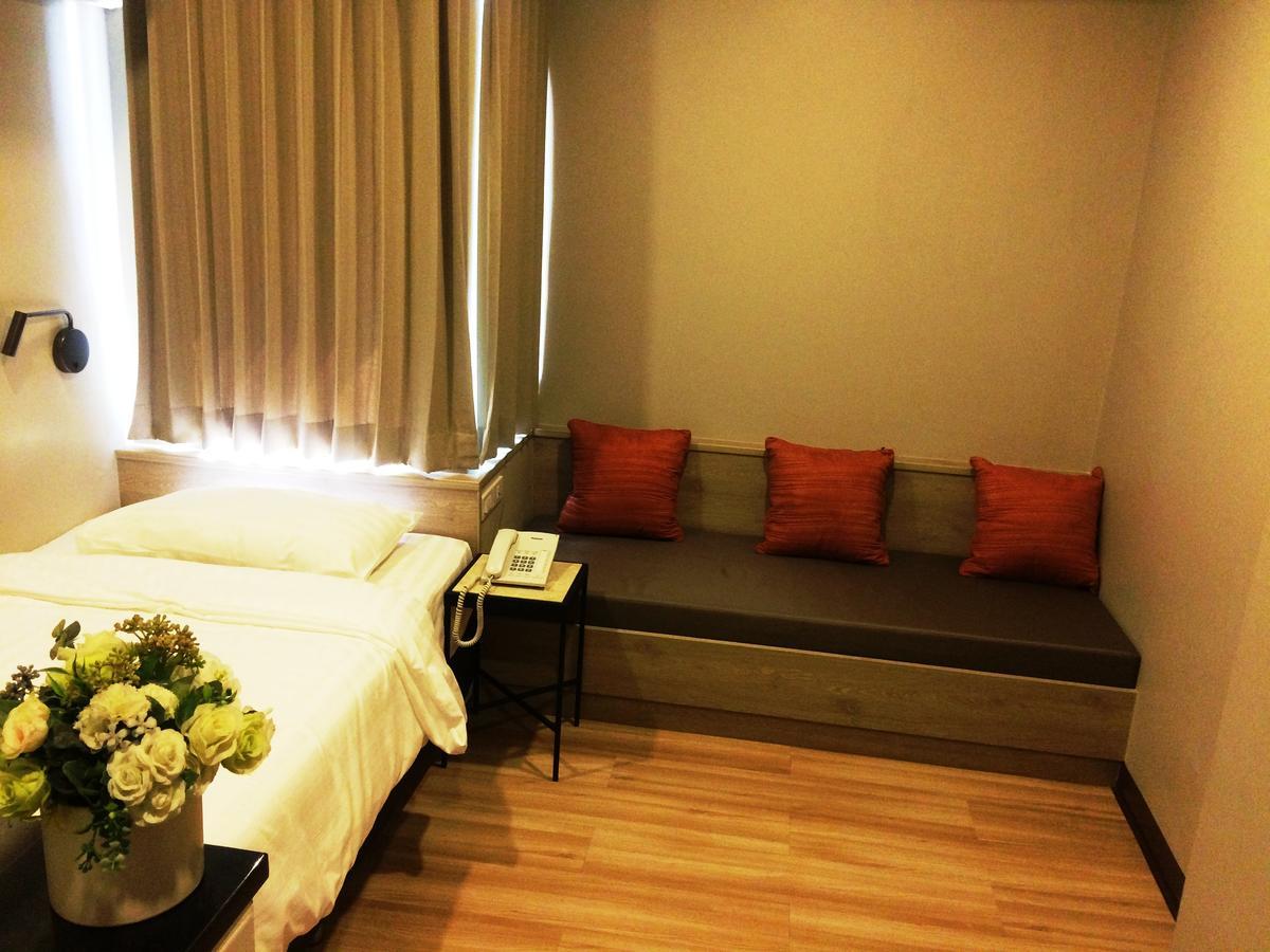 Ywca Hotel Bangkok Esterno foto