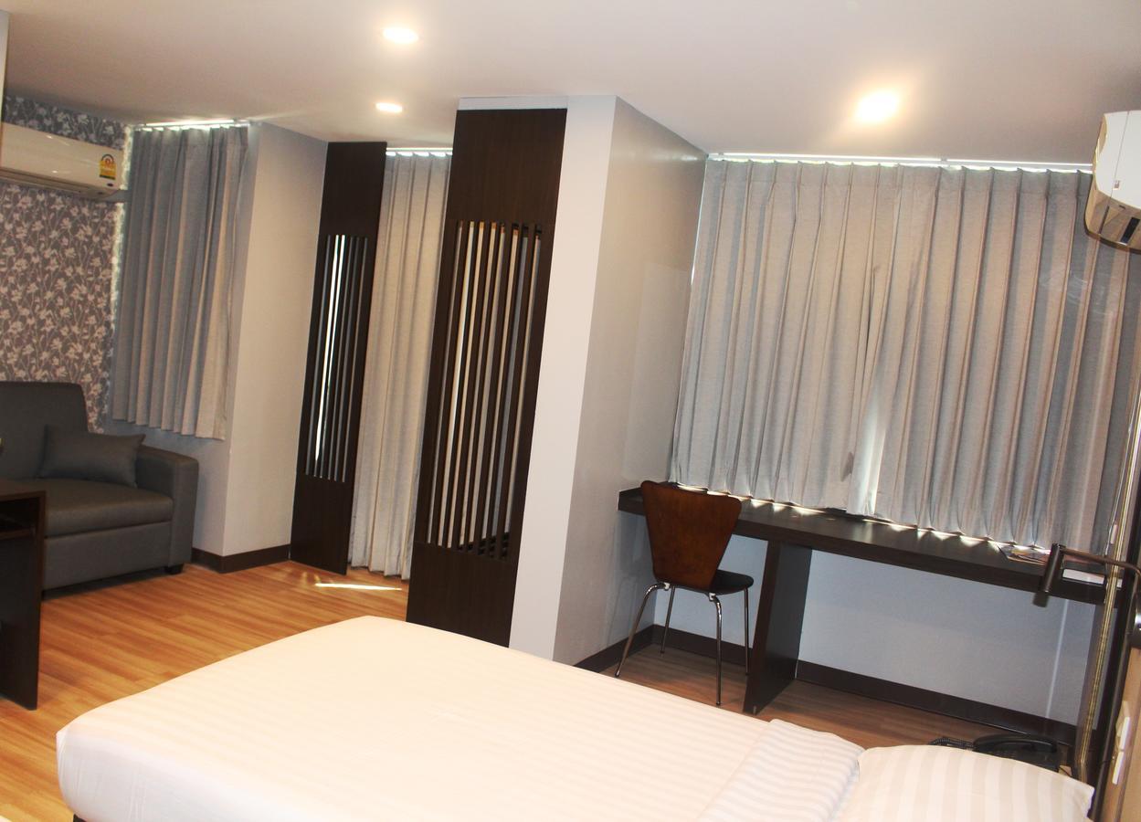 Ywca Hotel Bangkok Esterno foto